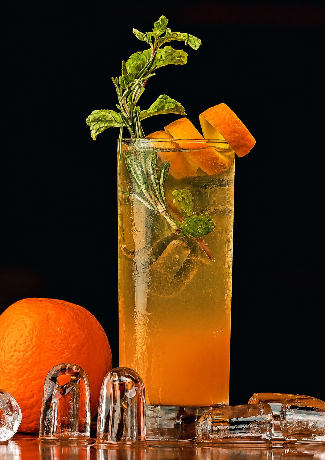 A garnished cocktail served with Aqua Frost ice